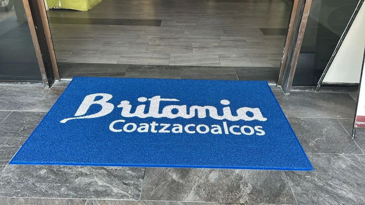 Tapete azul personalizado para Britania Coatzacoalcos